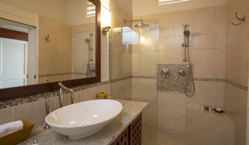 3 - Deluxe Ocean View Room (Upper Level) - Bathroom